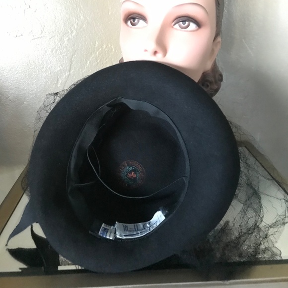 IMPOSING 1930S' BLACK FELT TILT FEDORA WITH GOLD OSTRICH FEATHER & INTACT VEIL - Picture 13 of 15